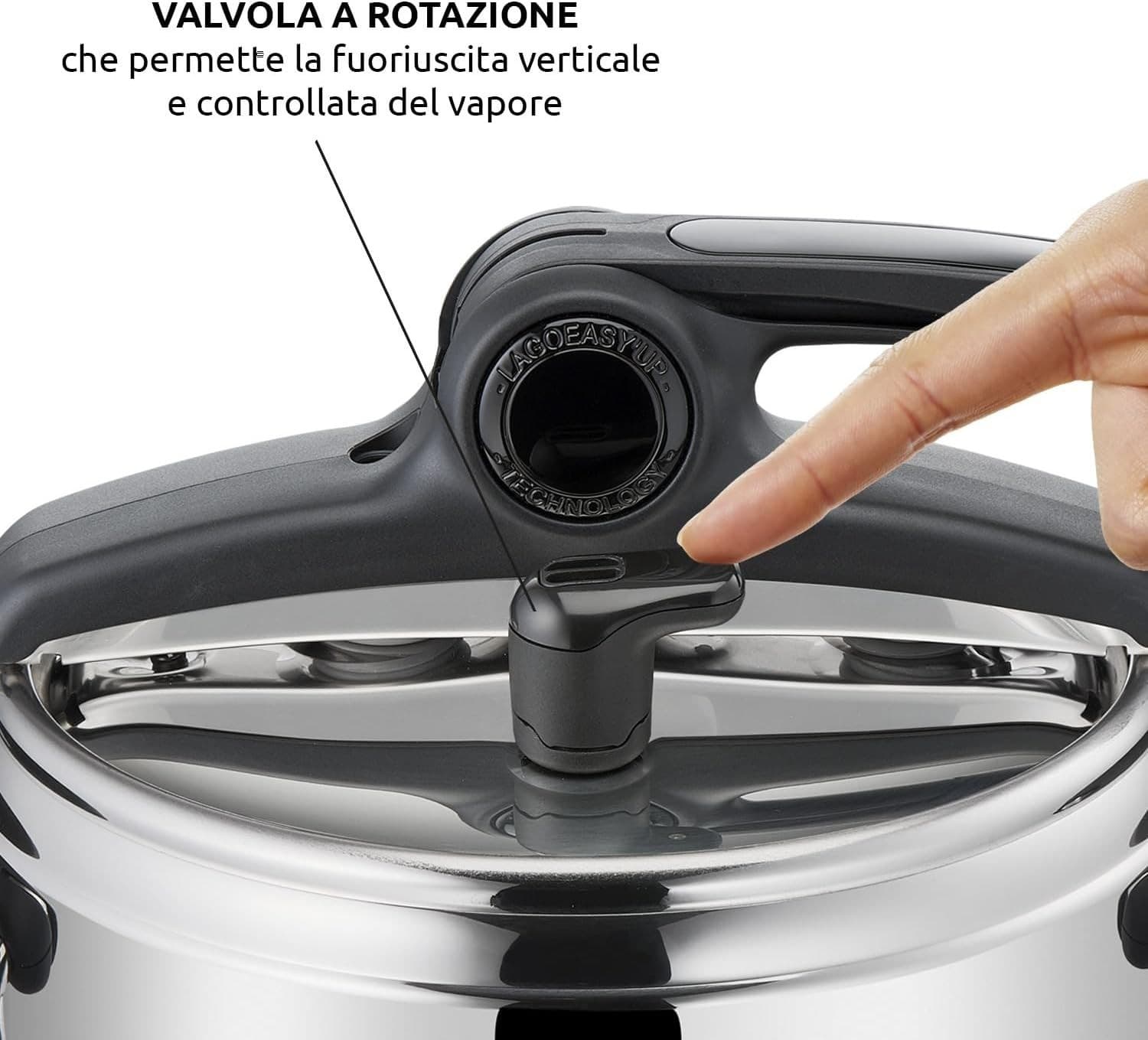 Una mano che ruota la valvola sul coperchio